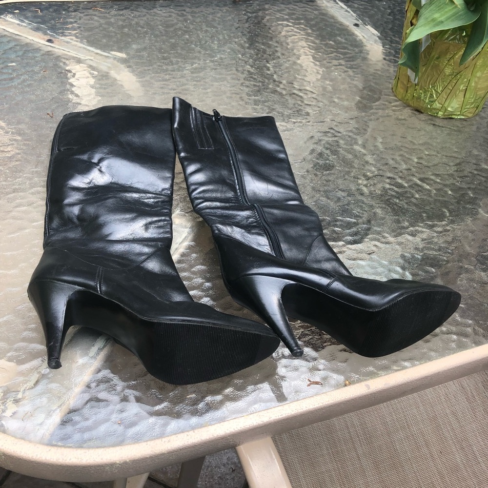 Boots - Picture 4 of 4